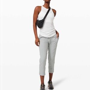 Lululemon Dance Studio Crop *25" in Silver Drop size 4